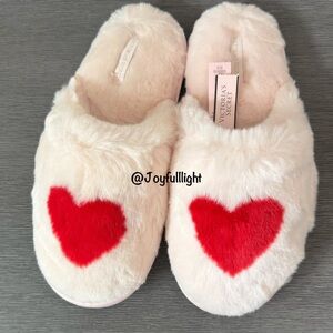 NEW MEDIUM Victoria's Secret Faux Fur  HEART  SLIPPER